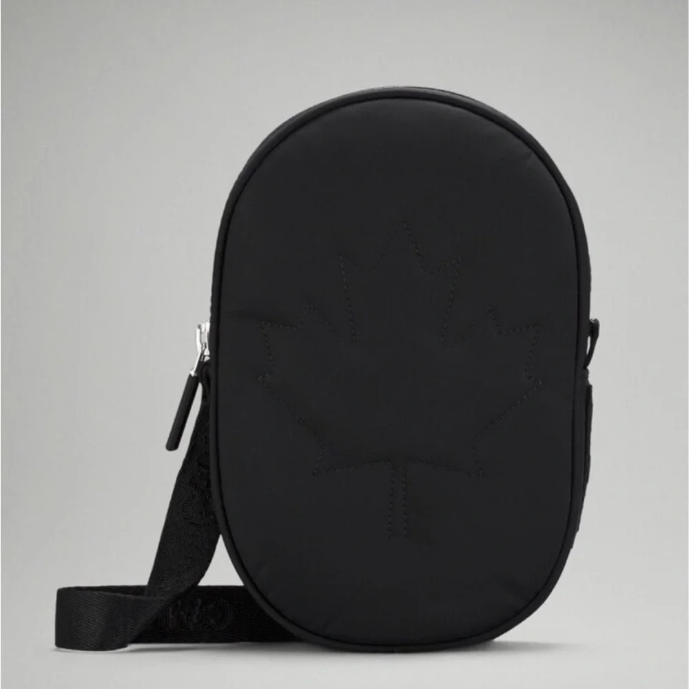 🆕 Lululemon Team Canada 22 Future Legacy Crossbody Bag Black